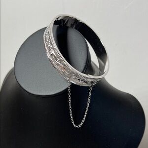 WHITING & DAVIS BANGLE Etched Silver Tone Hinged Cuff Bracelet with safety chain